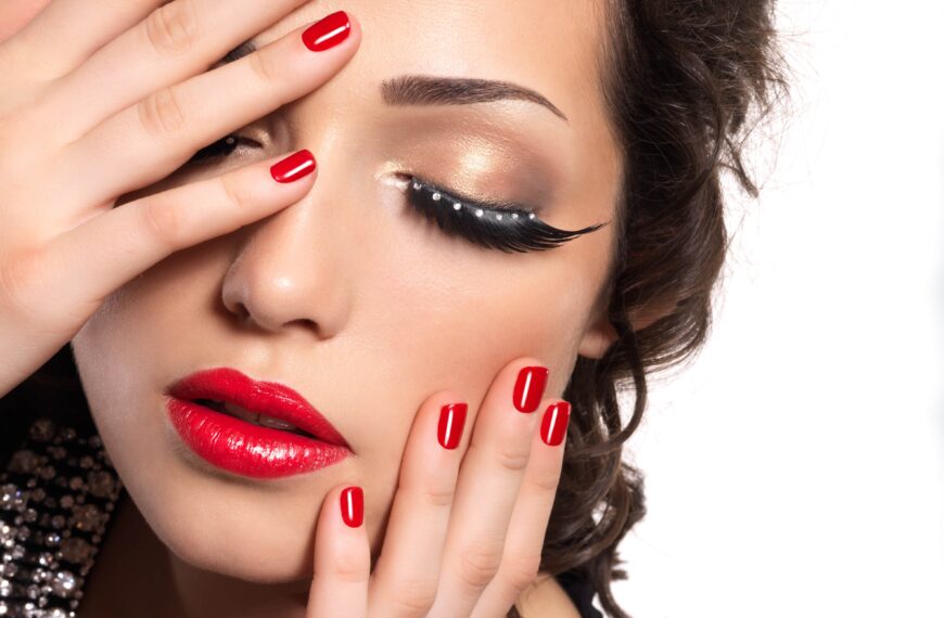 Nail Polish Dubai: A Splash of Color in the City of Opulence