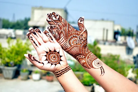 Cheap Mehndi Service at home in Lahore is here to transform your Mehndi experience into a dream come true.