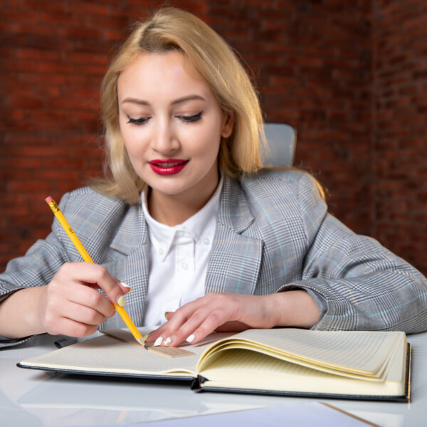 Buy Argumentative Essay: Why and How to Hire Top Essay Writers